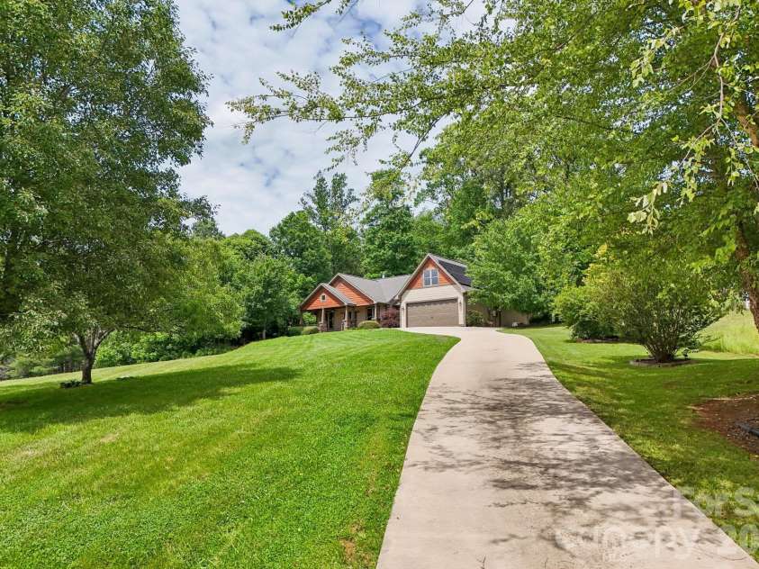 25 Willow Branch Lane, Weaverville, NC 28787.  MLS# CAR4393104, YatesRealty ID 30790. 