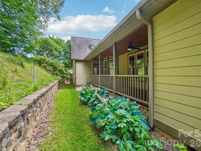 25 Willow Branch Lane, Weaverville, NC 28787.  MLS# CAR4393104, YatesRealty ID 30790. 