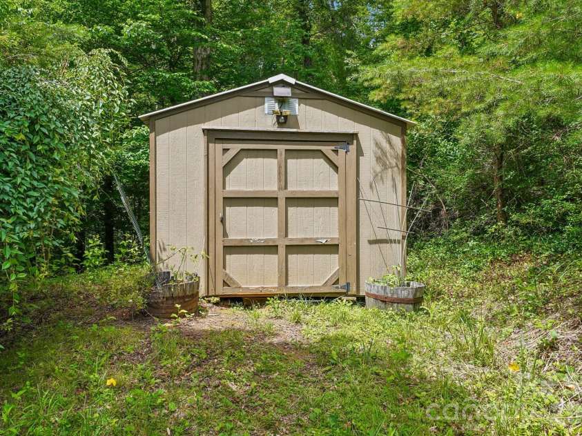25 Willow Branch Lane, Weaverville, NC 28787.  MLS# CAR4393104, YatesRealty ID 30790. 