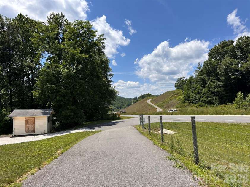 422 US Highway 19E Highway, Spruce Pine, NC 28777.  MLS# CAR4393925, YatesRealty ID 30791. 