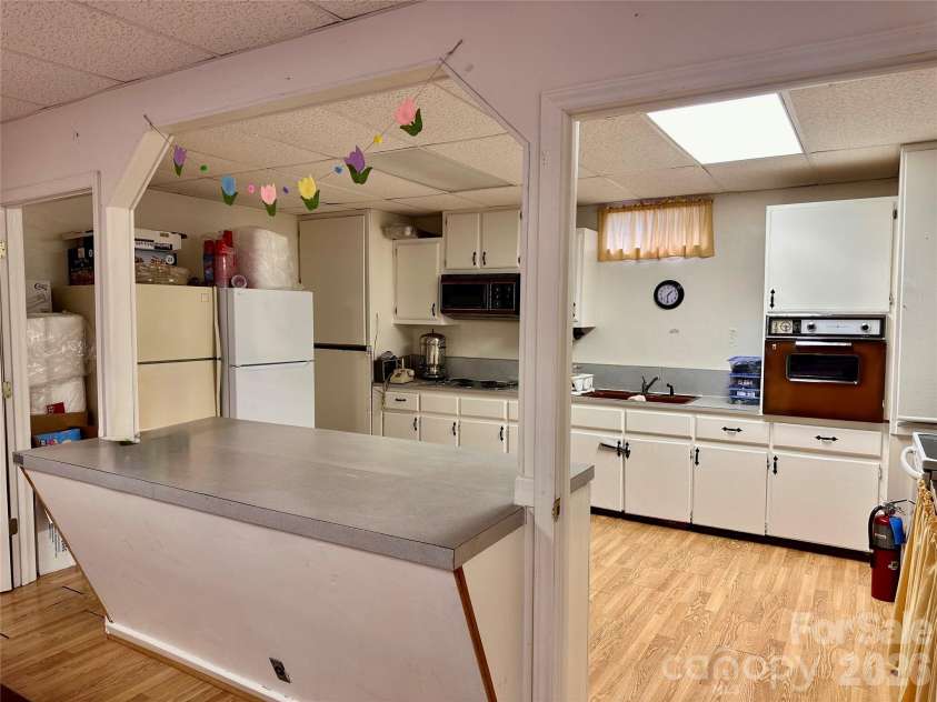 422 US Highway 19E Highway, Spruce Pine, NC 28777.  MLS# CAR4393925, YatesRealty ID 30791. 