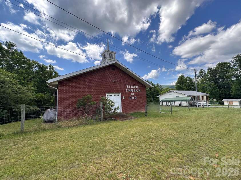 422 US Highway 19E Highway, Spruce Pine, NC 28777.  MLS# CAR4393925, YatesRealty ID 30791. 