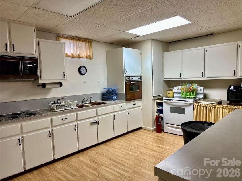 422 US Highway 19E Highway, Spruce Pine, NC 28777.  MLS# CAR4393925, YatesRealty ID 30791. Basement Kitchen area