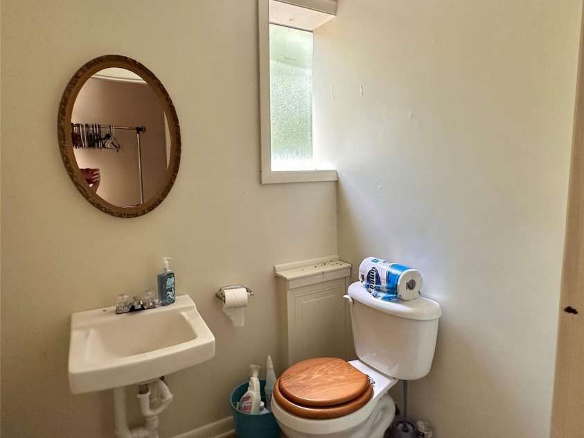 422 US Highway 19E Highway, Spruce Pine, NC 28777.  MLS# CAR4393925, YatesRealty ID 30791. Chruch Basement