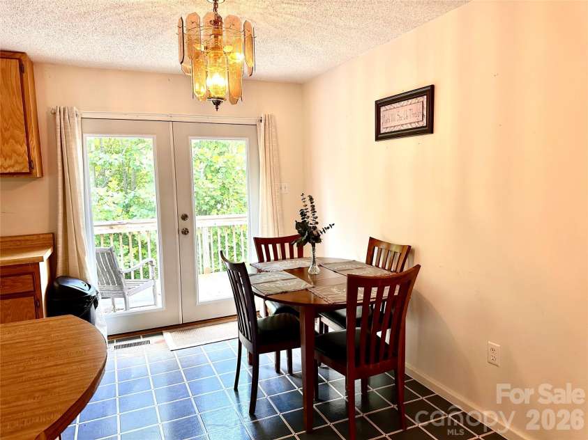 422 US Highway 19E Highway, Spruce Pine, NC 28777.  MLS# CAR4393925, YatesRealty ID 30791. Dining area