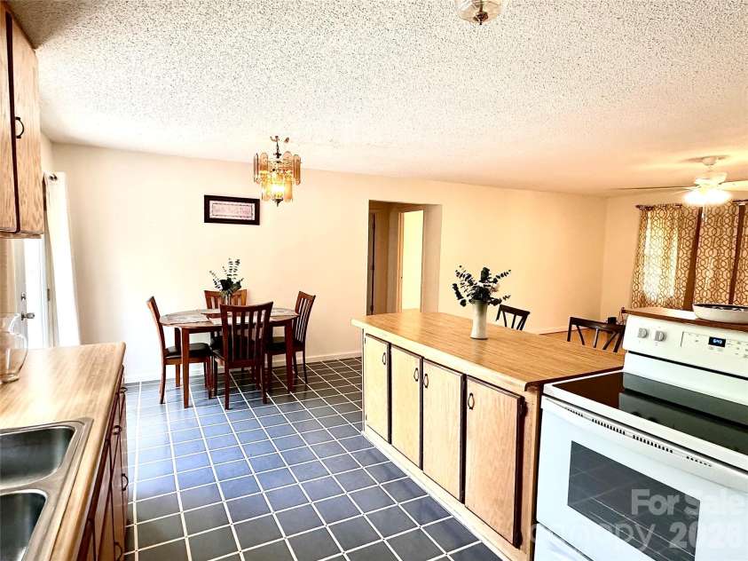 422 US Highway 19E Highway, Spruce Pine, NC 28777.  MLS# CAR4393925, YatesRealty ID 30791. House Kitchen-Main Level