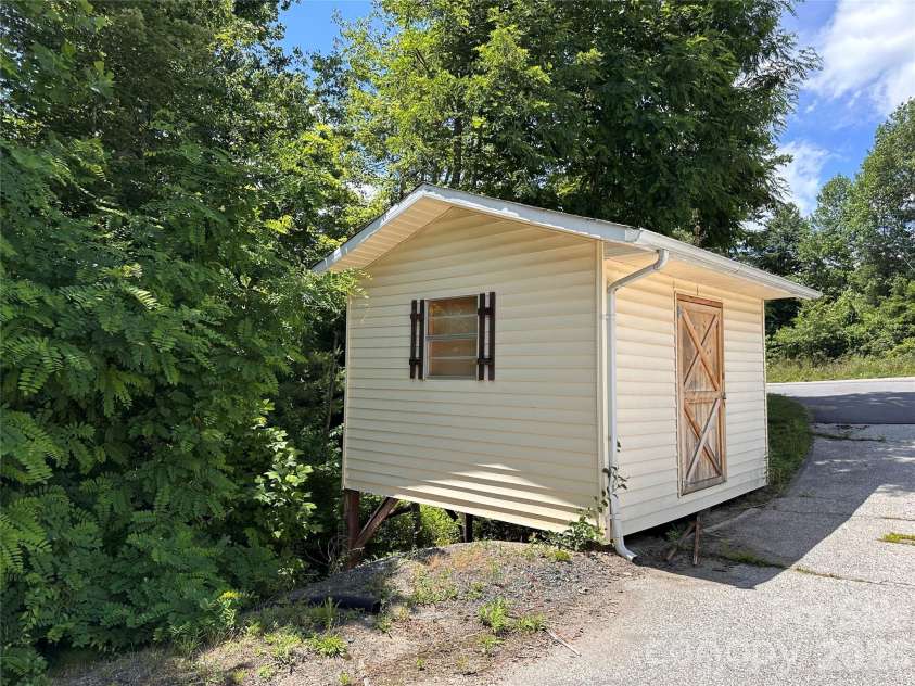 422 US Highway 19E Highway, Spruce Pine, NC 28777.  MLS# CAR4393925, YatesRealty ID 30791. Storage Shed