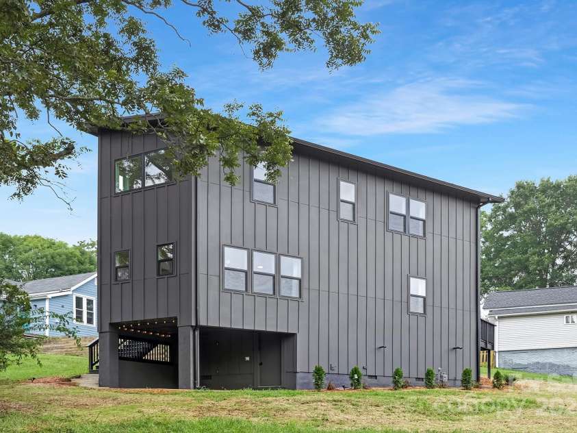 105 Riverside Drive, Cramerton, NC 28032.  MLS# CAR4290332, YatesRealty ID 30792. 