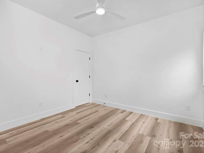 105 Riverside Drive, Cramerton, NC 28032.  MLS# CAR4290332, YatesRealty ID 30792. 