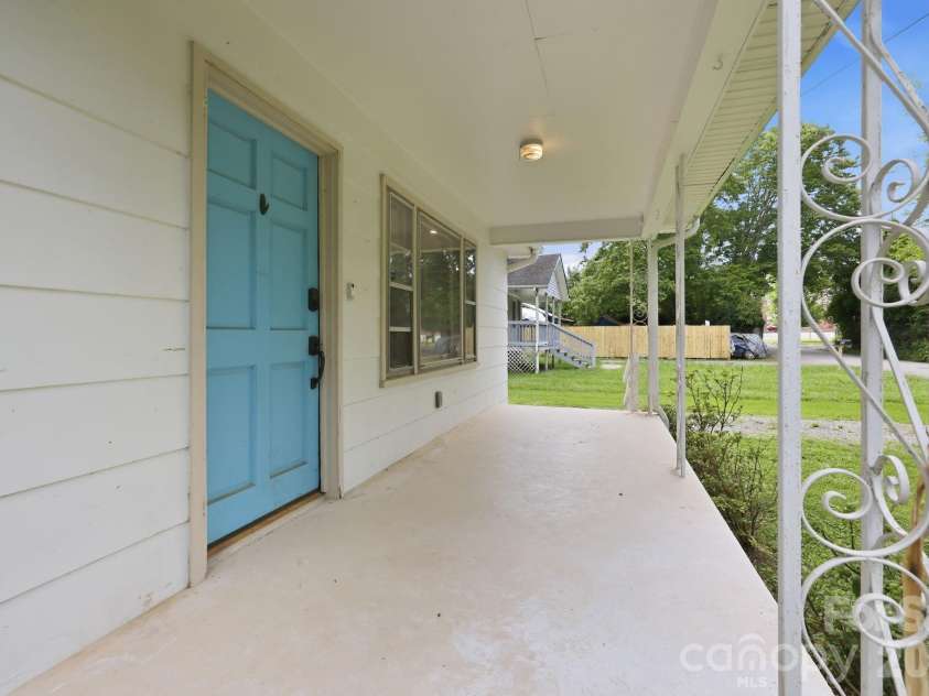 31 Edwards Street, Waynesville, NC 28786.  MLS# CAR4394084, YatesRealty ID 30794. 