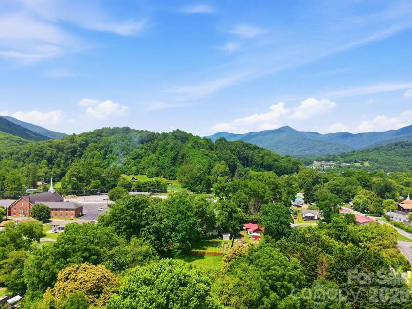 31 Edwards Street, Waynesville, NC 28786.  MLS# CAR4394084, YatesRealty ID 30794. 