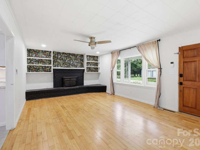 31 Edwards Street, Waynesville, NC 28786.  MLS# CAR4394084, YatesRealty ID 30794. 