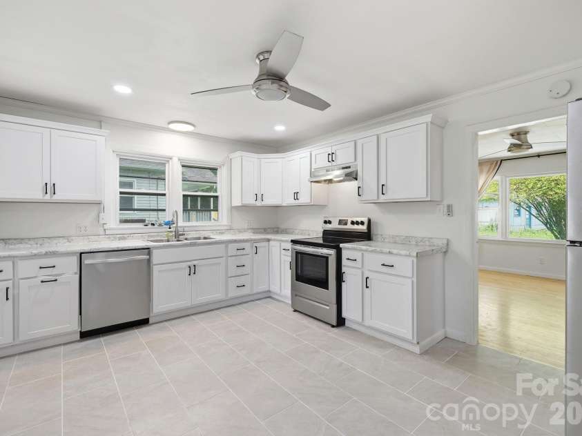 31 Edwards Street, Waynesville, NC 28786.  MLS# CAR4394084, YatesRealty ID 30794. 