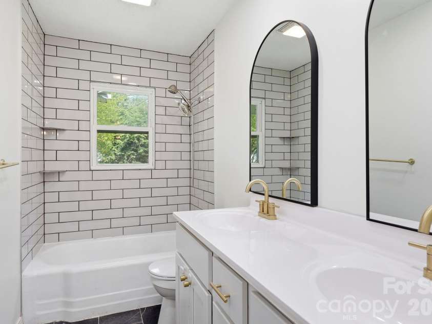 31 Edwards Street, Waynesville, NC 28786.  MLS# CAR4394084, YatesRealty ID 30794. 