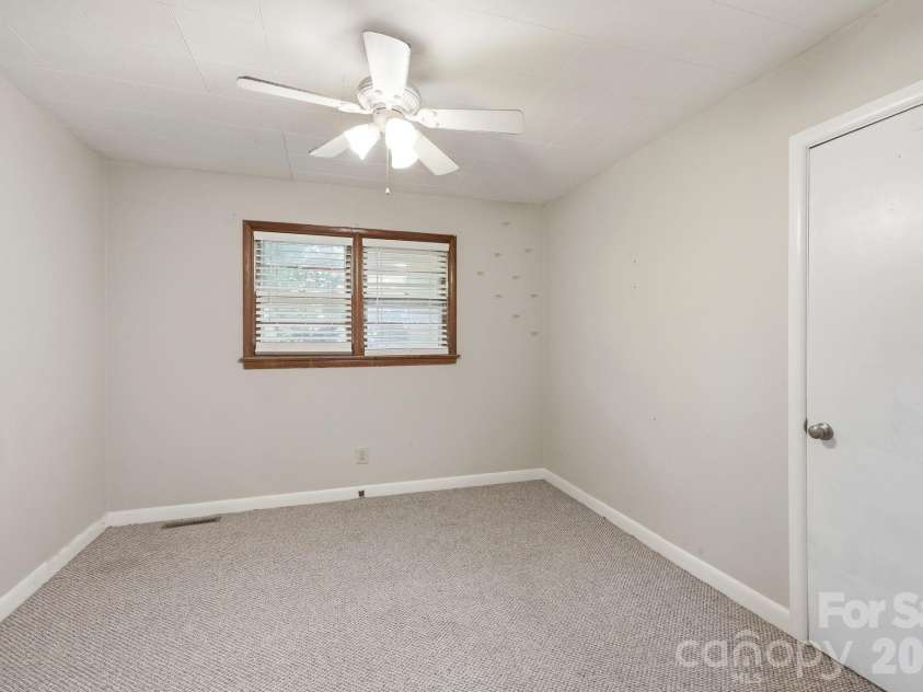 31 Edwards Street, Waynesville, NC 28786.  MLS# CAR4394084, YatesRealty ID 30794. 