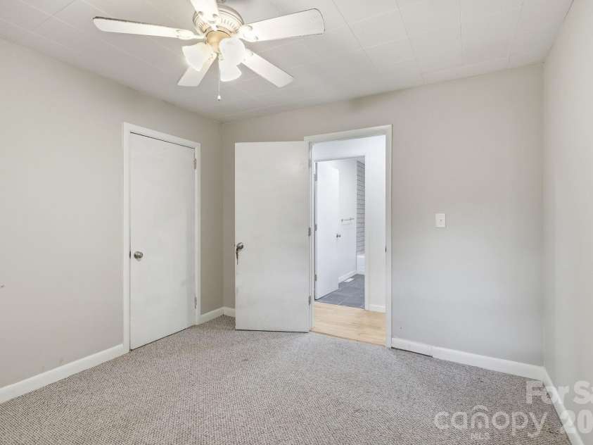 31 Edwards Street, Waynesville, NC 28786.  MLS# CAR4394084, YatesRealty ID 30794. 