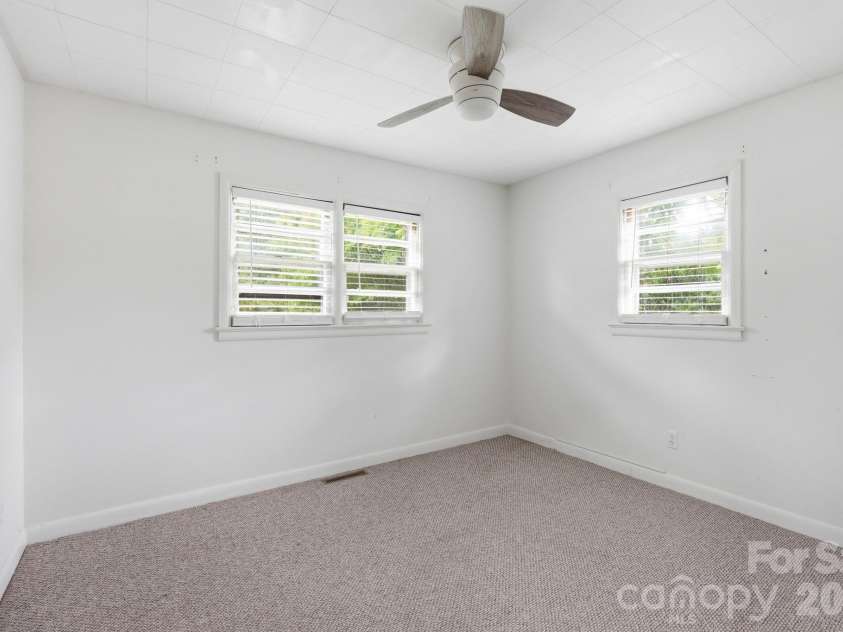 31 Edwards Street, Waynesville, NC 28786.  MLS# CAR4394084, YatesRealty ID 30794. 