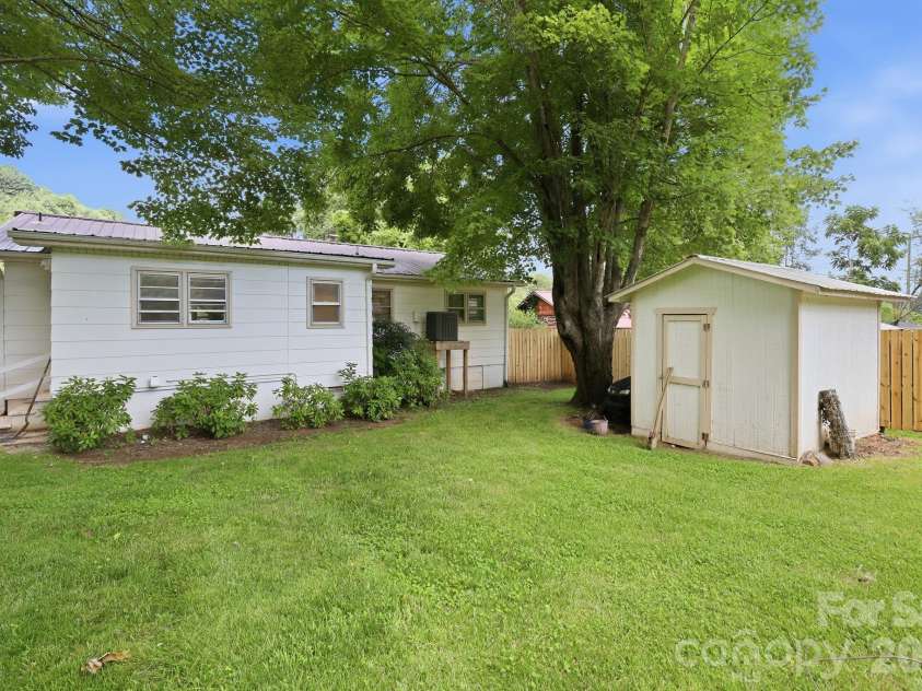 31 Edwards Street, Waynesville, NC 28786.  MLS# CAR4394084, YatesRealty ID 30794. 