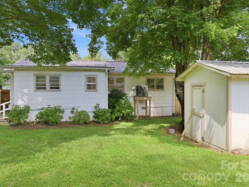 31 Edwards Street, Waynesville, NC 28786.  MLS# CAR4394084, YatesRealty ID 30794. 