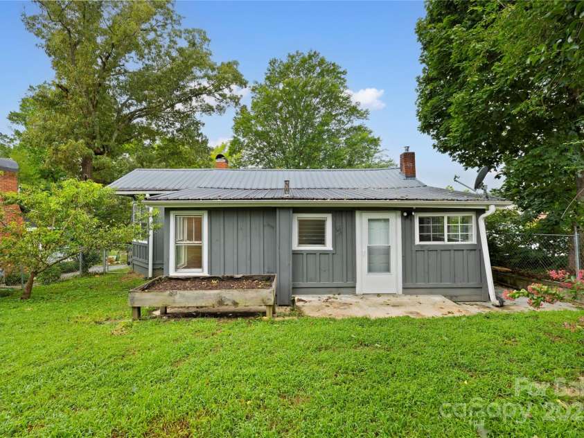 21 Maple Street, Brevard, NC 28712.  MLS# CAR4287556, YatesRealty ID 30795. 
