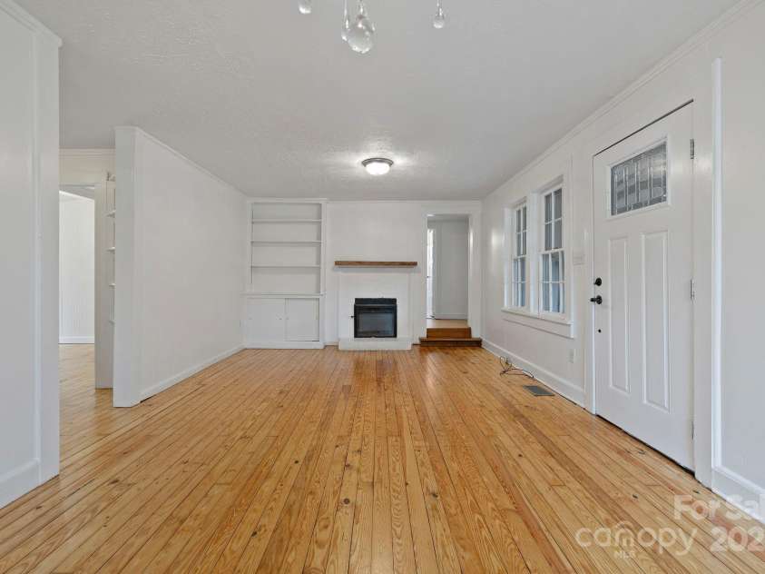 21 Maple Street, Brevard, NC 28712.  MLS# CAR4287556, YatesRealty ID 30795. 