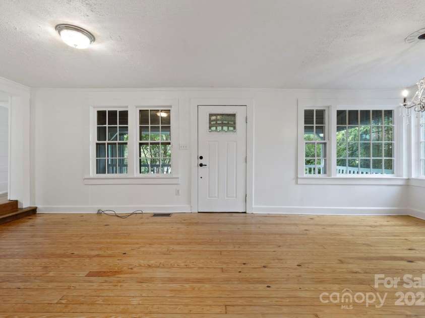 21 Maple Street, Brevard, NC 28712.  MLS# CAR4287556, YatesRealty ID 30795. 