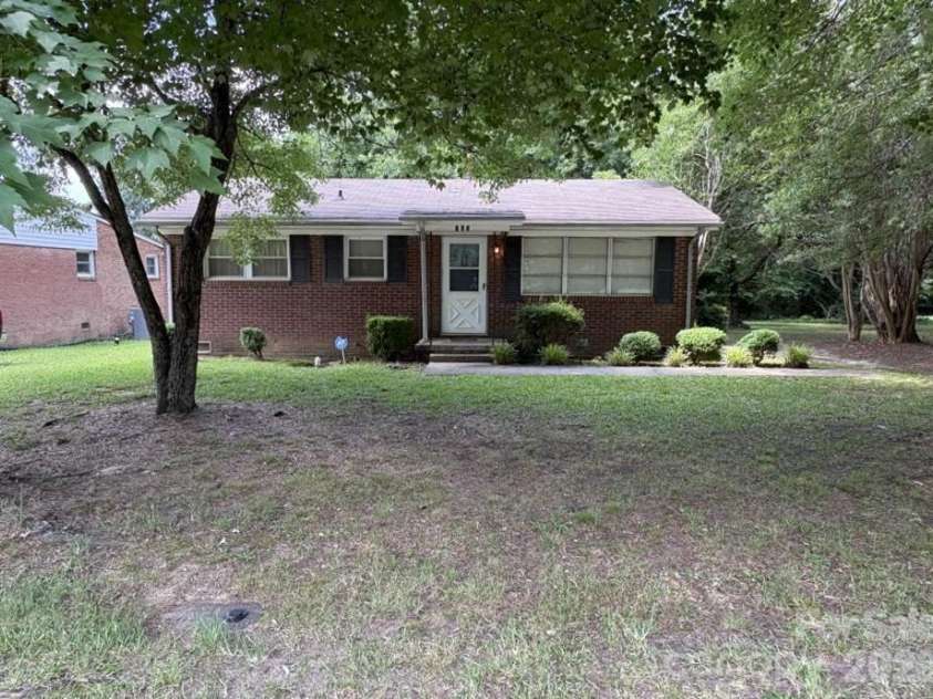 723 Kings Mountain Street, Clover, SC 29710.  MLS# CAR4394394, YatesRealty ID 30795. 