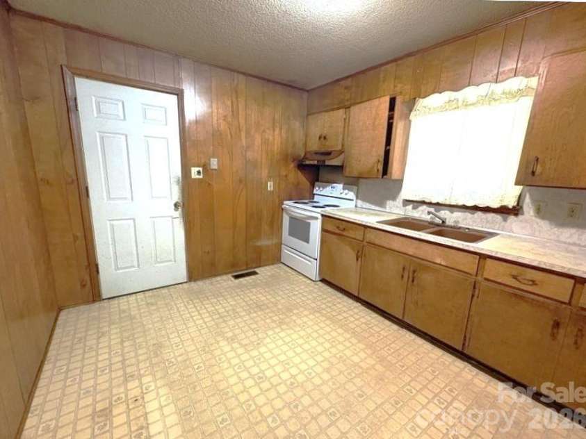 723 Kings Mountain Street, Clover, SC 29710.  MLS# CAR4394394, YatesRealty ID 30795. 