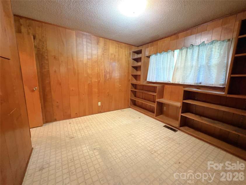 723 Kings Mountain Street, Clover, SC 29710.  MLS# CAR4394394, YatesRealty ID 30795. 