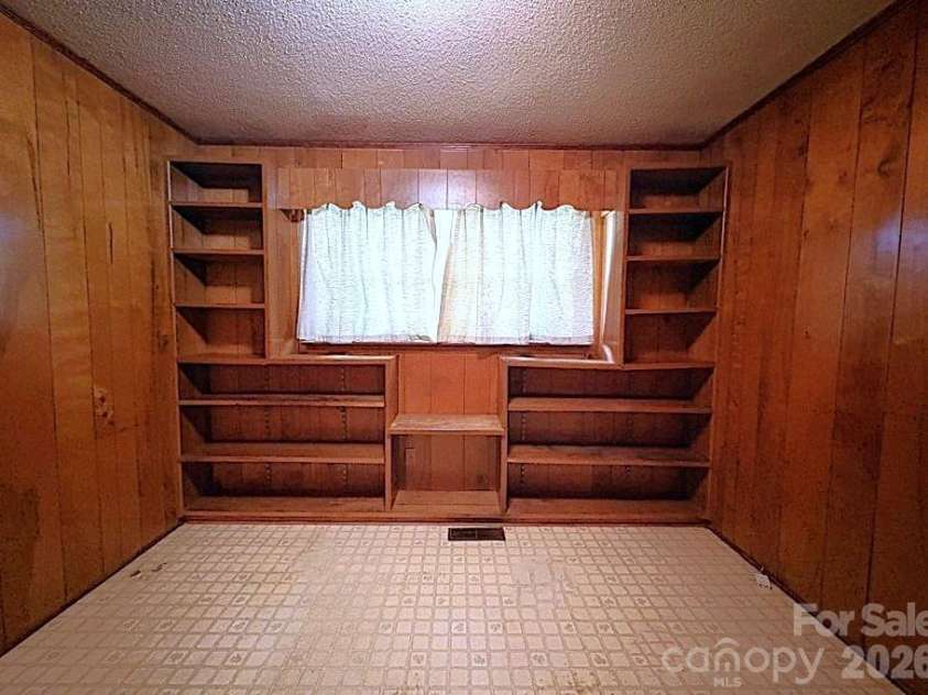 723 Kings Mountain Street, Clover, SC 29710.  MLS# CAR4394394, YatesRealty ID 30795. 