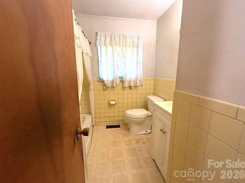 723 Kings Mountain Street, Clover, SC 29710.  MLS# CAR4394394, YatesRealty ID 30795. 