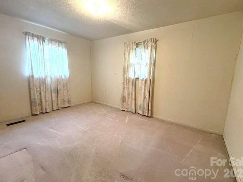 723 Kings Mountain Street, Clover, SC 29710.  MLS# CAR4394394, YatesRealty ID 30795. 