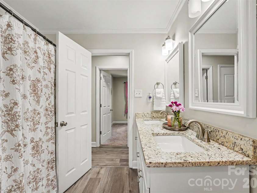 101 Chamblee Drive, Salisbury, NC 28147.  MLS# CAR4391643, YatesRealty ID 30796. Bathroom