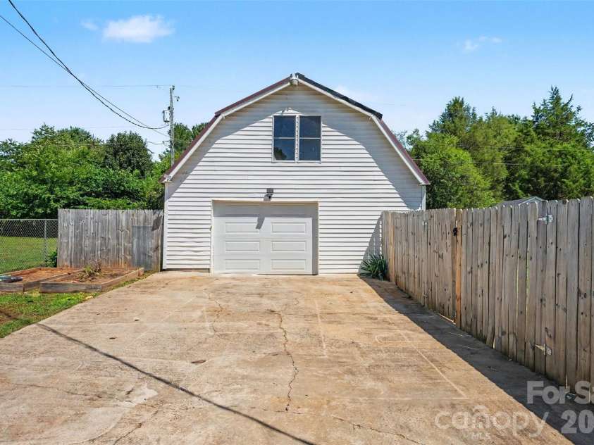 101 Chamblee Drive, Salisbury, NC 28147.  MLS# CAR4391643, YatesRealty ID 30796. Garage Exterior
