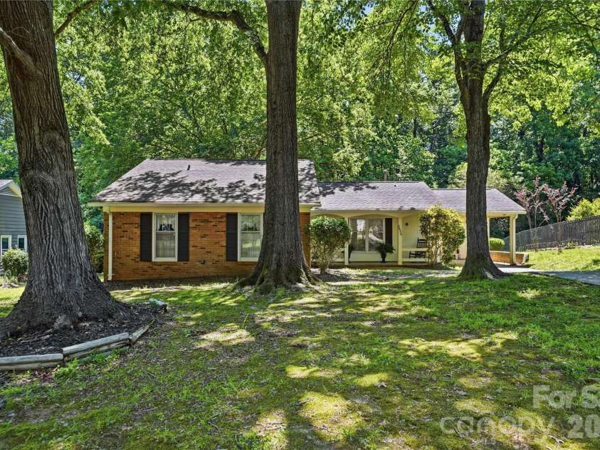 7626 Winterset Drive, Charlotte, NC 28270.  MLS# CAR4390439, YatesRealty ID 30798. 
