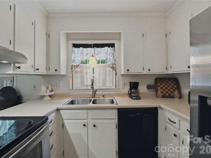 7626 Winterset Drive, Charlotte, NC 28270.  MLS# CAR4390439, YatesRealty ID 30798. 