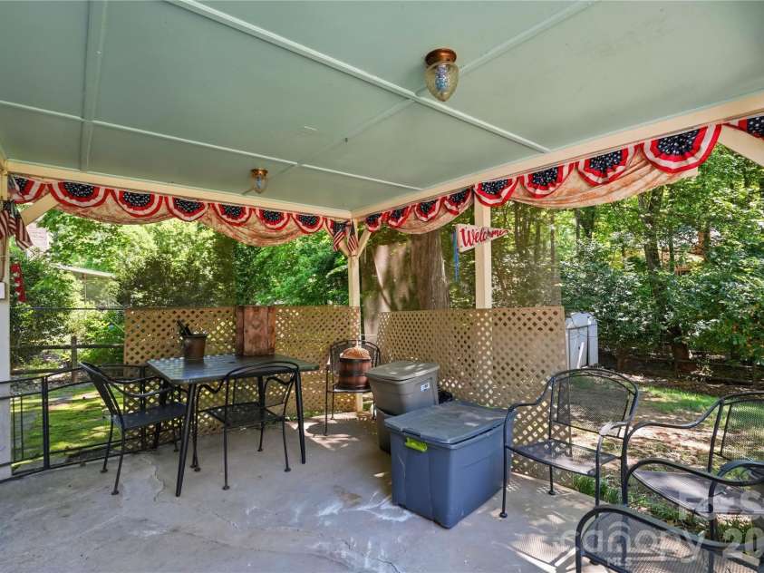 7626 Winterset Drive, Charlotte, NC 28270.  MLS# CAR4390439, YatesRealty ID 30798. 