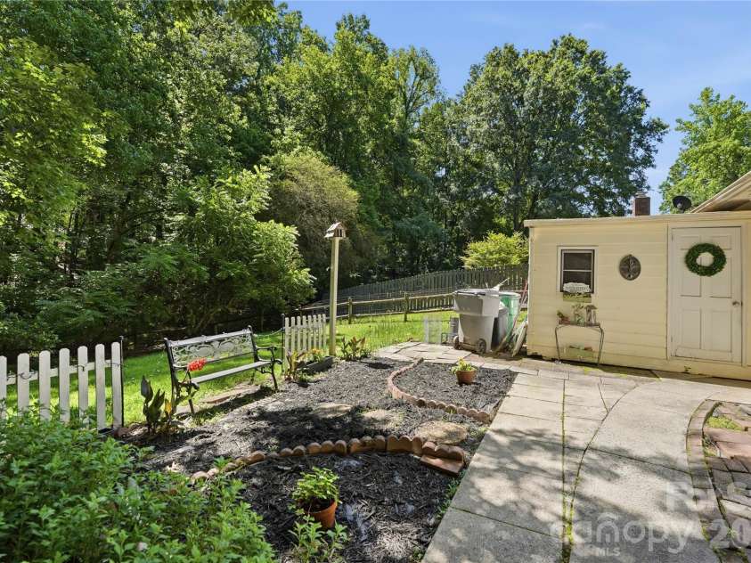 7626 Winterset Drive, Charlotte, NC 28270.  MLS# CAR4390439, YatesRealty ID 30798. 