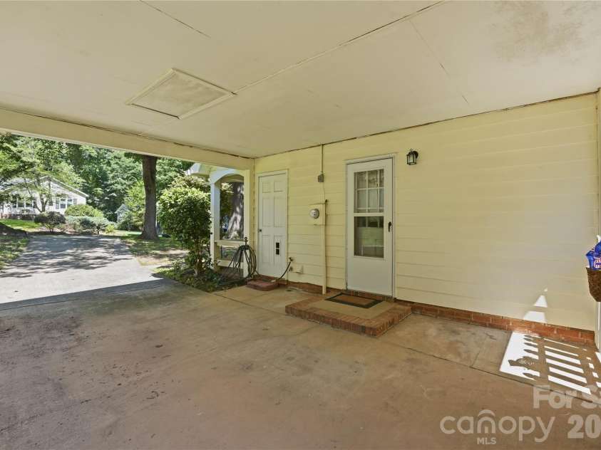7626 Winterset Drive, Charlotte, NC 28270.  MLS# CAR4390439, YatesRealty ID 30798. 