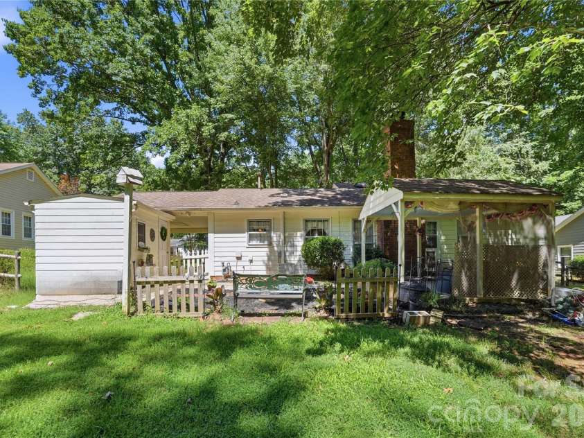 7626 Winterset Drive, Charlotte, NC 28270.  MLS# CAR4390439, YatesRealty ID 30798. 