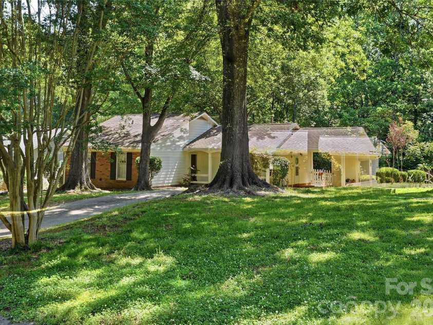 7626 Winterset Drive, Charlotte, NC 28270.  MLS# CAR4390439, YatesRealty ID 30798. 
