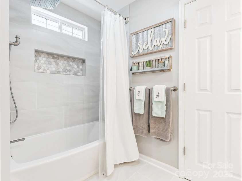 8056 Stevens Mill Road, Matthews, NC 28104.  MLS# CAR4286077, YatesRealty ID 30798. 2nd Full Bathroom