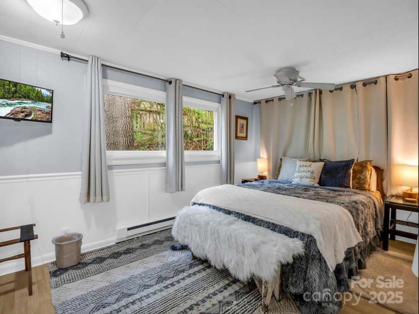 6 Delano Road, Asheville, NC 28805.  MLS# CAR4287073, YatesRealty ID 30799. Lovely Bedroom