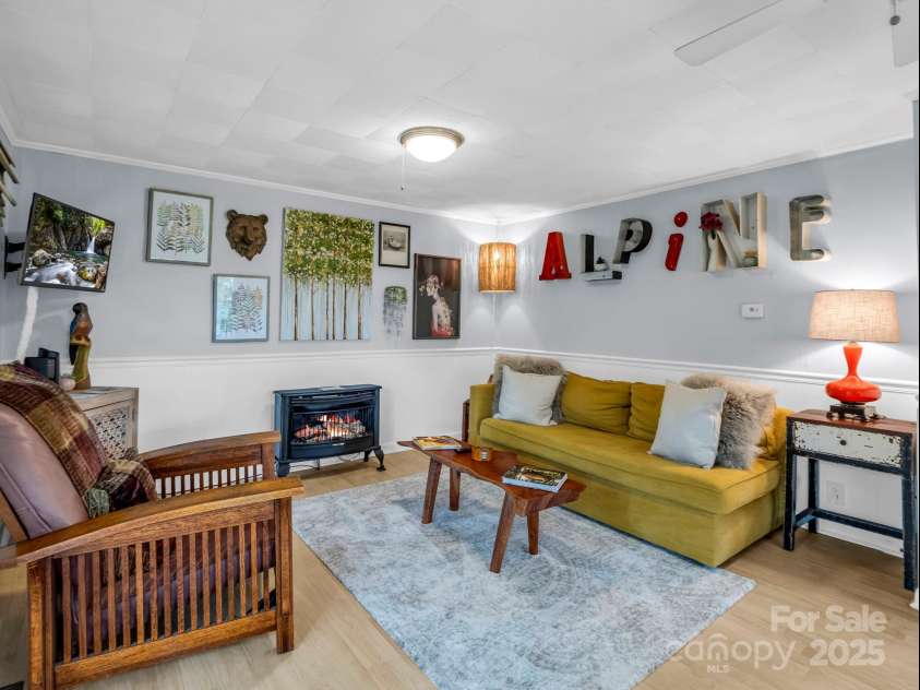 6 Delano Road, Asheville, NC 28805.  MLS# CAR4287073, YatesRealty ID 30799. Move In Ready