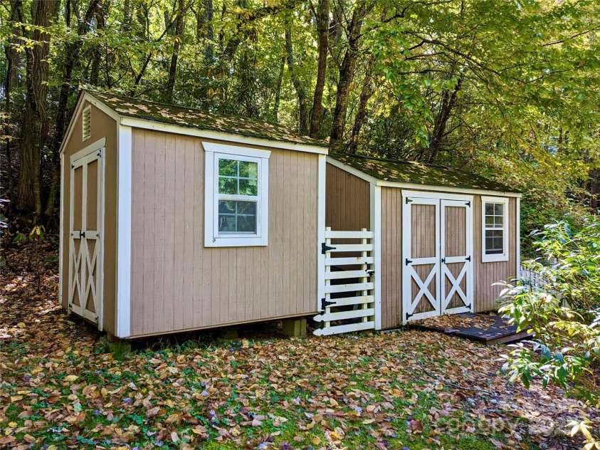 46 Tree Farm Road, Spruce Pine, NC 28777.  MLS# CAR4184034, YatesRealty ID 308. 