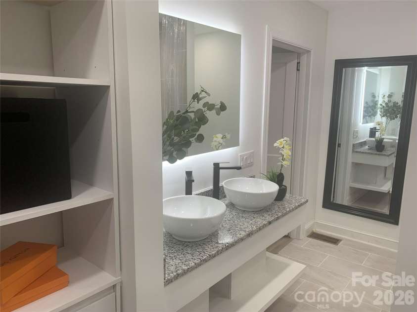 2524 Pickway Drive, Charlotte, NC 28269.  MLS# CAR4330657, YatesRealty ID 3080. Owner's Bath