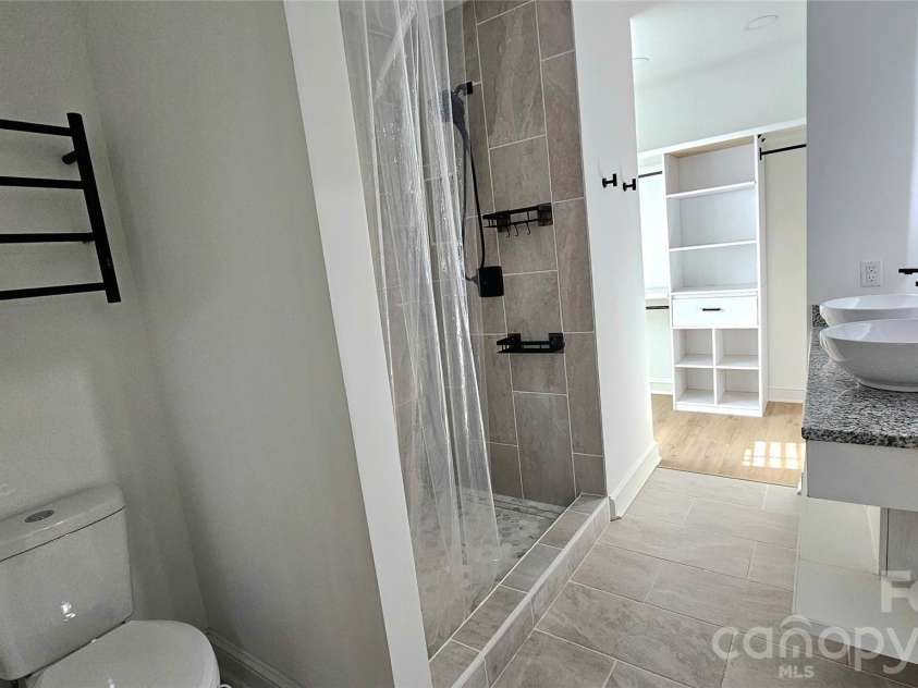 2524 Pickway Drive, Charlotte, NC 28269.  MLS# CAR4330657, YatesRealty ID 3080. Owner's Bathroom