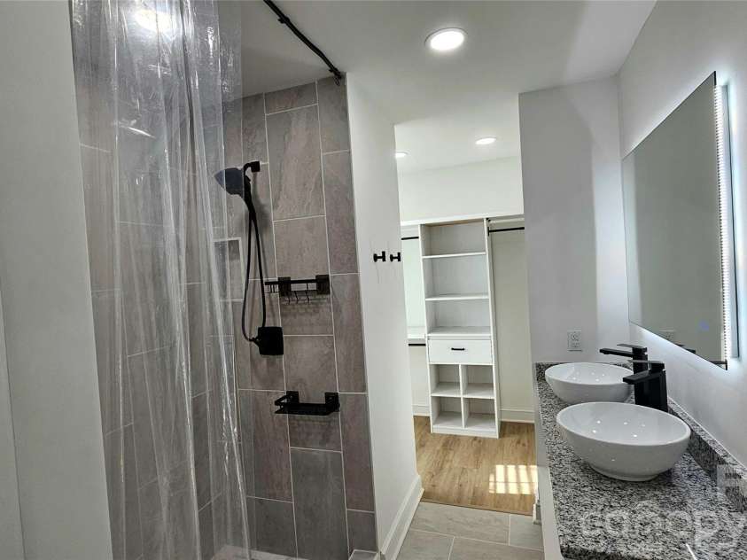 2524 Pickway Drive, Charlotte, NC 28269.  MLS# CAR4330657, YatesRealty ID 3080. Owner's Bathroom