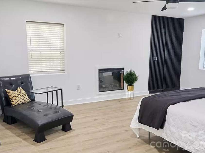 2524 Pickway Drive, Charlotte, NC 28269.  MLS# CAR4330657, YatesRealty ID 3080. Owner's Suite with ensuite