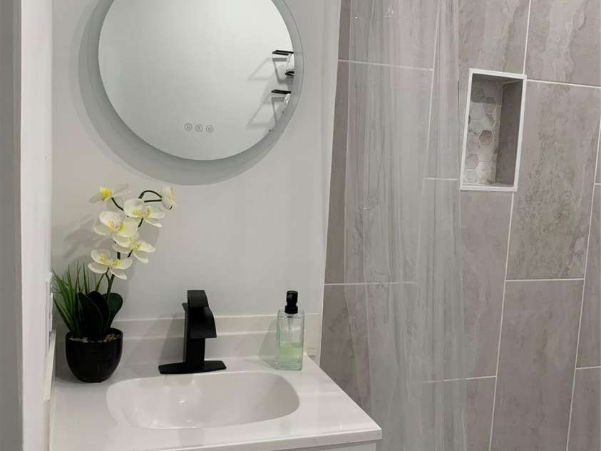 2524 Pickway Drive, Charlotte, NC 28269.  MLS# CAR4330657, YatesRealty ID 3080. Secondary bathroom